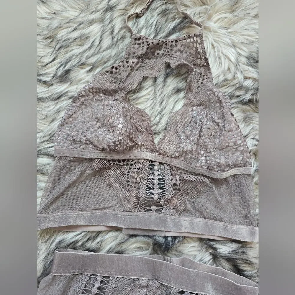 Victorias Secret Bralette & Pamty Set in Taupe - Picture 3 of 6